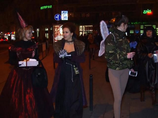 У Львові волонтери на Хелловін назбирали грошей на армію (Відео) У Львові волонтери на Хелловін назбирали грошей на армію (Відео)