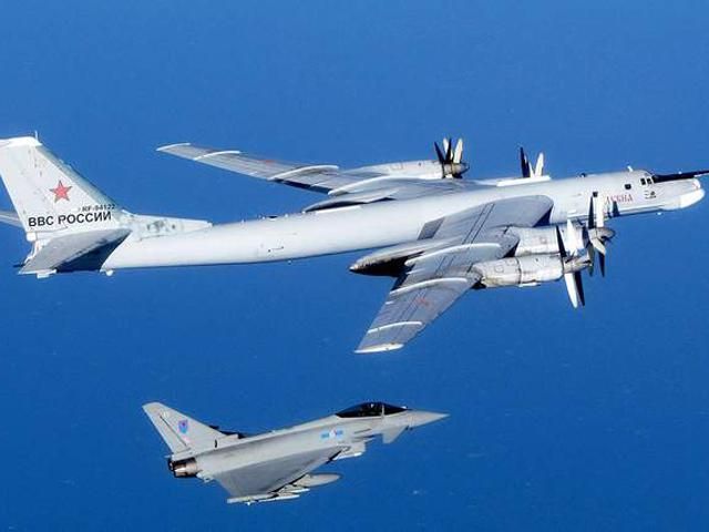 Британские истребители вылетели на перехват российских бомбардировщиков Британские истребители вылетели на перехват российских бомбардировщиков