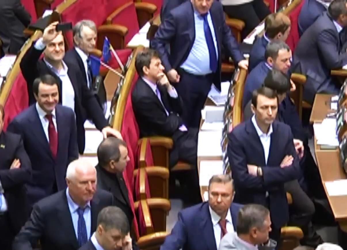 Орда самовыдвиженцев: парламент "крашеных лисиц" Орда самовыдвиженцев: парламент "крашеных лисиц"