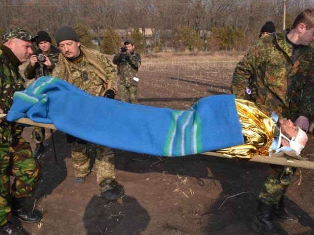 Поранених військових із зони АТО доправили до Дніпропетровська (Фото) Поранених військових із зони АТО доправили до Дніпропетровська (Фото)