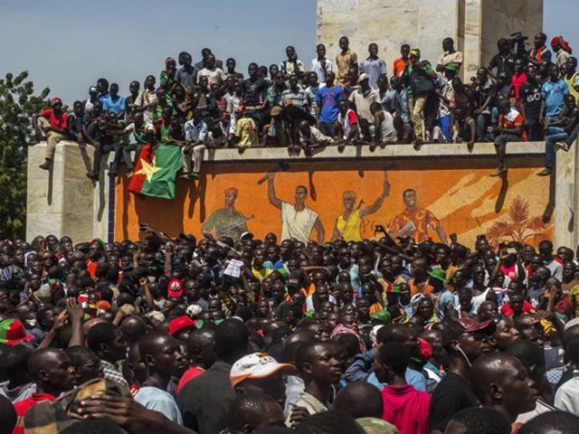 В столице Буркина-Фасо продолжаются демонстрации