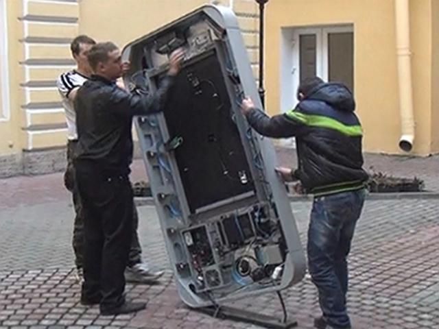 У Росії демонтували пам'ятник Стіву Джобсу за пропаганду гомосексуалізму, — ЗМІ У Росії демонтували пам'ятник Стіву Джобсу за пропаганду гомосексуалізму, — ЗМІ