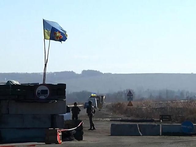 В зоні АТО бійці утеплюють бліндажі (Відео)