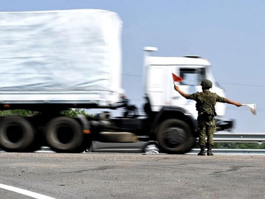 Очередная колонна с российской "гуманитаркой" пересекла украинскую границу Очередная колонна с российской "гуманитаркой" пересекла украинскую границу