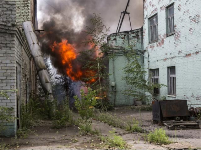 В Донецьку від вибухів пошкоджено та повністю зруйновано ряд будинків