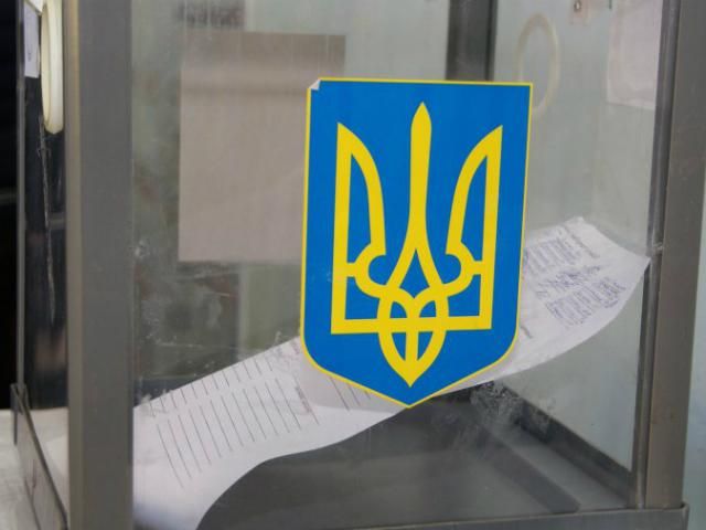 Вооруженные люди продолжают блокировать работу ОИК №59 Вооруженные люди продолжают блокировать работу ОИК №59