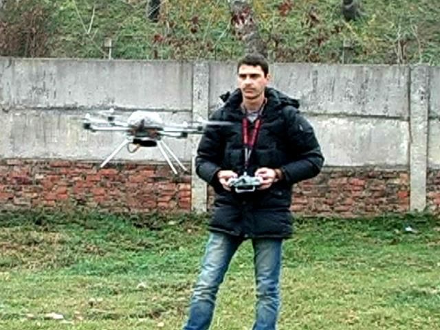 Волонтери передали нацгвардійцям безпілотник вартістю 30 тис гривень Волонтери передали нацгвардійцям безпілотник вартістю 30 тис гривень