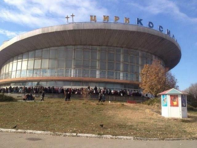 В Донецке многотысячная очередь за кашей (Фото)
