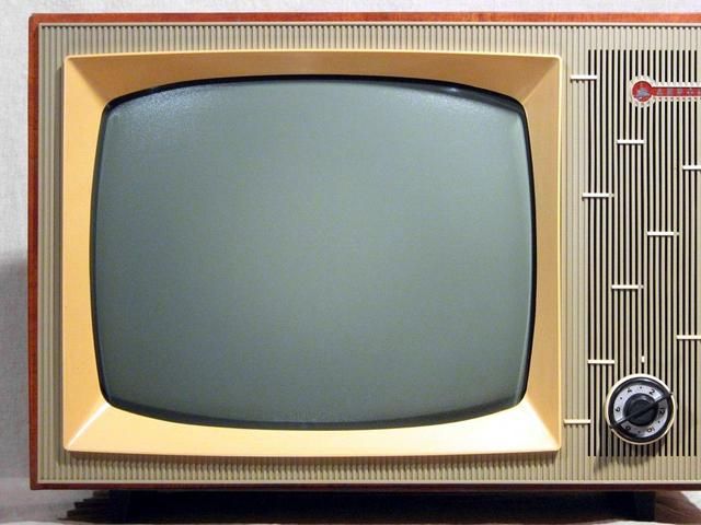 Експерти пропонують заборонити платну політичну рекламу на радіо та ТБ Експерти пропонують заборонити платну політичну рекламу на радіо та ТБ