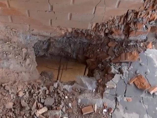 В Донецке — немало разрушенных домов в результате обстрелов с "Градов" (Видео) В Донецке — немало разрушенных домов в результате обстрелов с "Градов" (Видео)