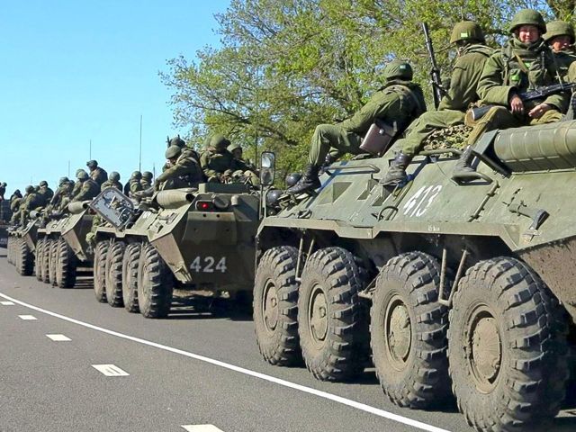 Росія стягує до кордону України більше 100 одинць військової техніки, — Тимчук
