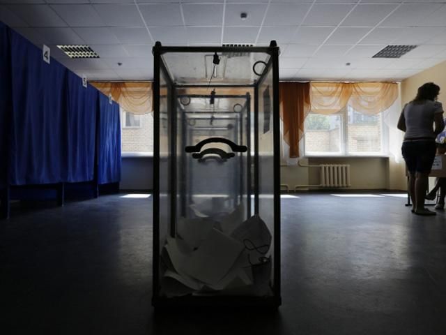 В скандальной донецкой ОИК №59 ожидают штурма, — активисты В скандальной донецкой ОИК №59 ожидают штурма, — активисты