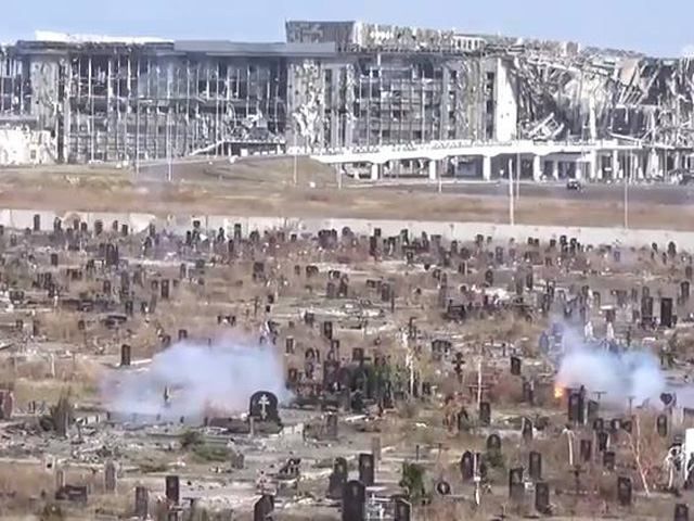 В Донецке критически сложная ситуация: есть погибшие и раненые (Видео) В Донецке критически сложная ситуация: есть погибшие и раненые (Видео)