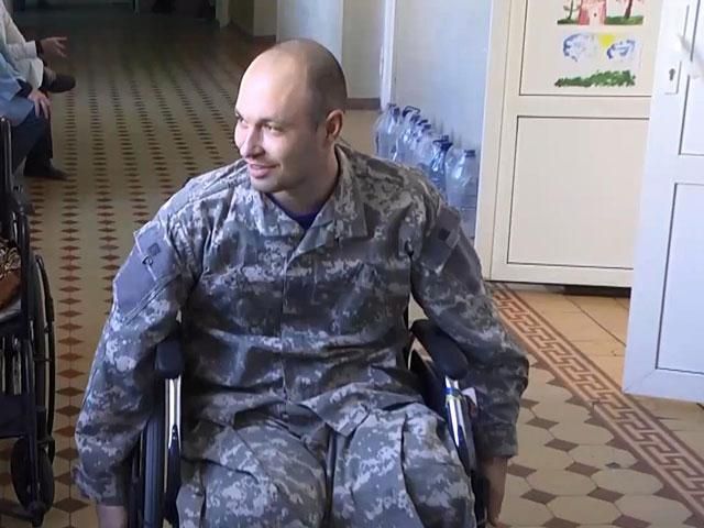 У київському шпиталі щодня біля поранених бійців чергують волонтери (Відео)