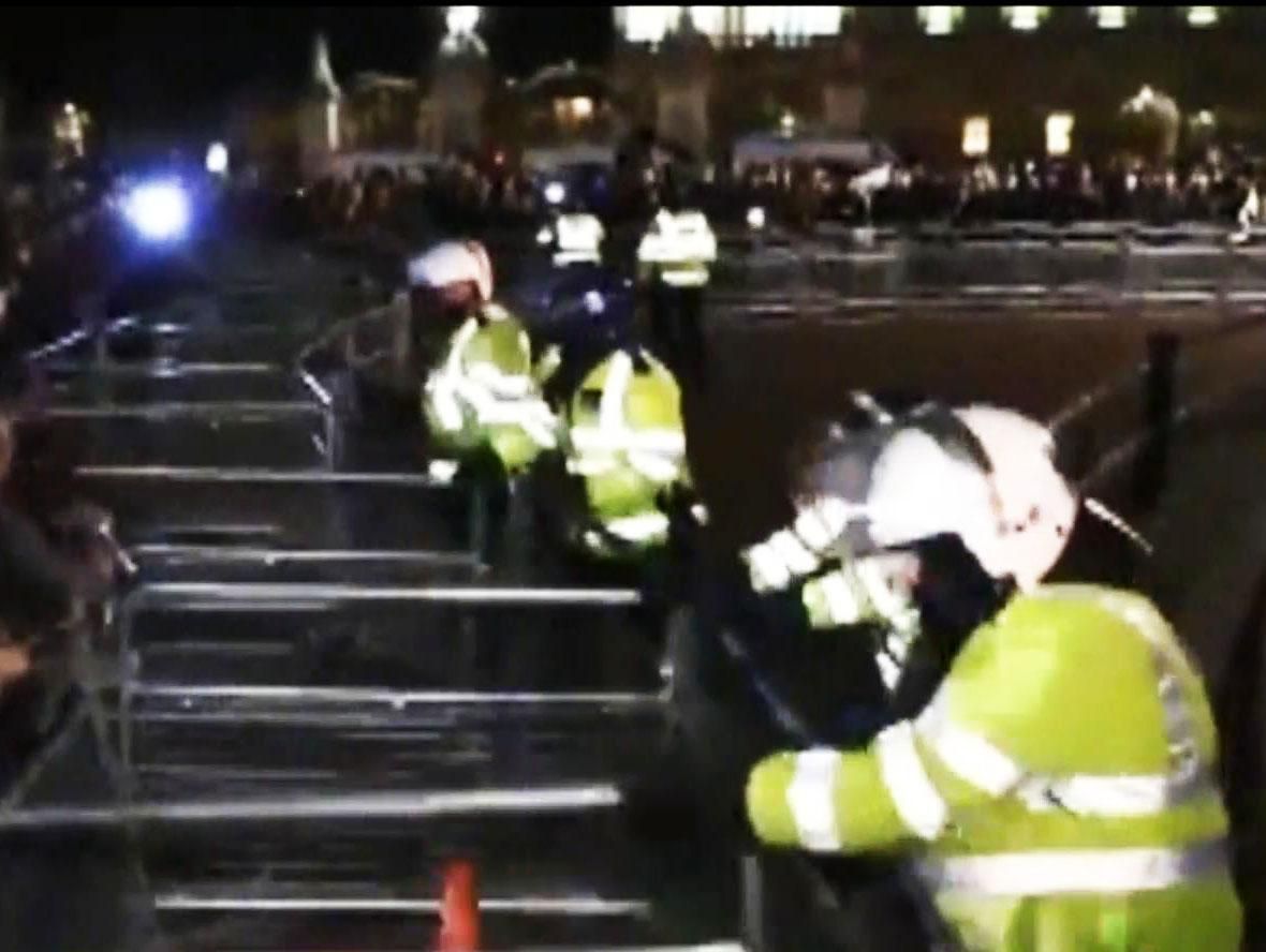 У Лондоні демонстрація антикапіталістів переросла в сутички з поліцією У Лондоні демонстрація антикапіталістів переросла в сутички з поліцією