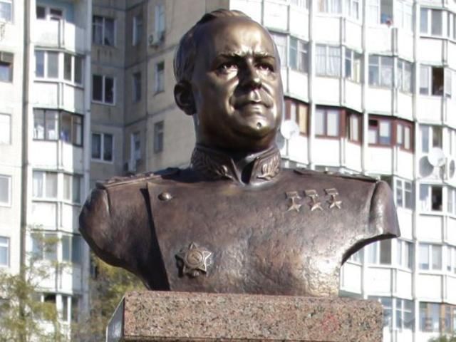 В Одесі невідомі викрали пам'ятник Жукову (Фото) В Одесі невідомі викрали пам'ятник Жукову (Фото)