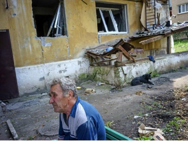 Боевики обстреляли жилые кварталы возле Путиловского моста в Донецке Боевики обстреляли жилые кварталы возле Путиловского моста в Донецке