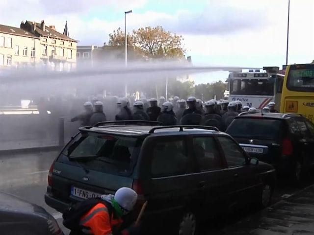 Акцию протеста в Брюсселе разогнали водометами