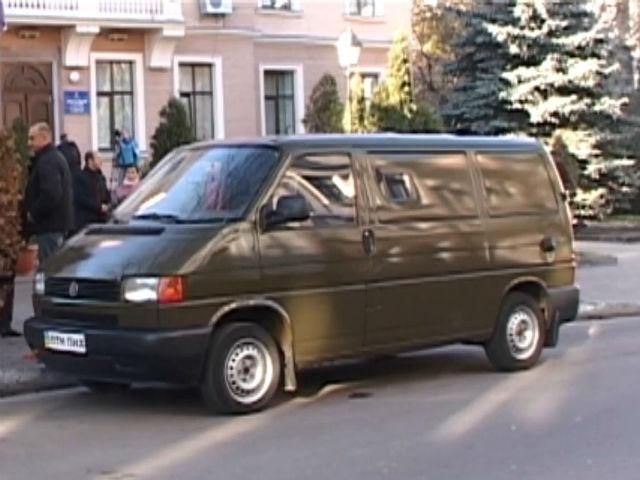 Тернопольские волонтеры приобрели специальный автомобиль для "киборгов"