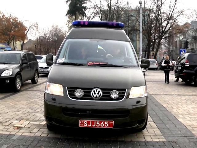 Волонтери передали на фронт відремонтований шведський реанімобіль