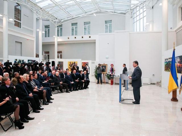 Порошенко назначил пожизненные стипендии Роговцевой и еще 42 художникам Порошенко назначил пожизненные стипендии Роговцевой и еще 42 художникам