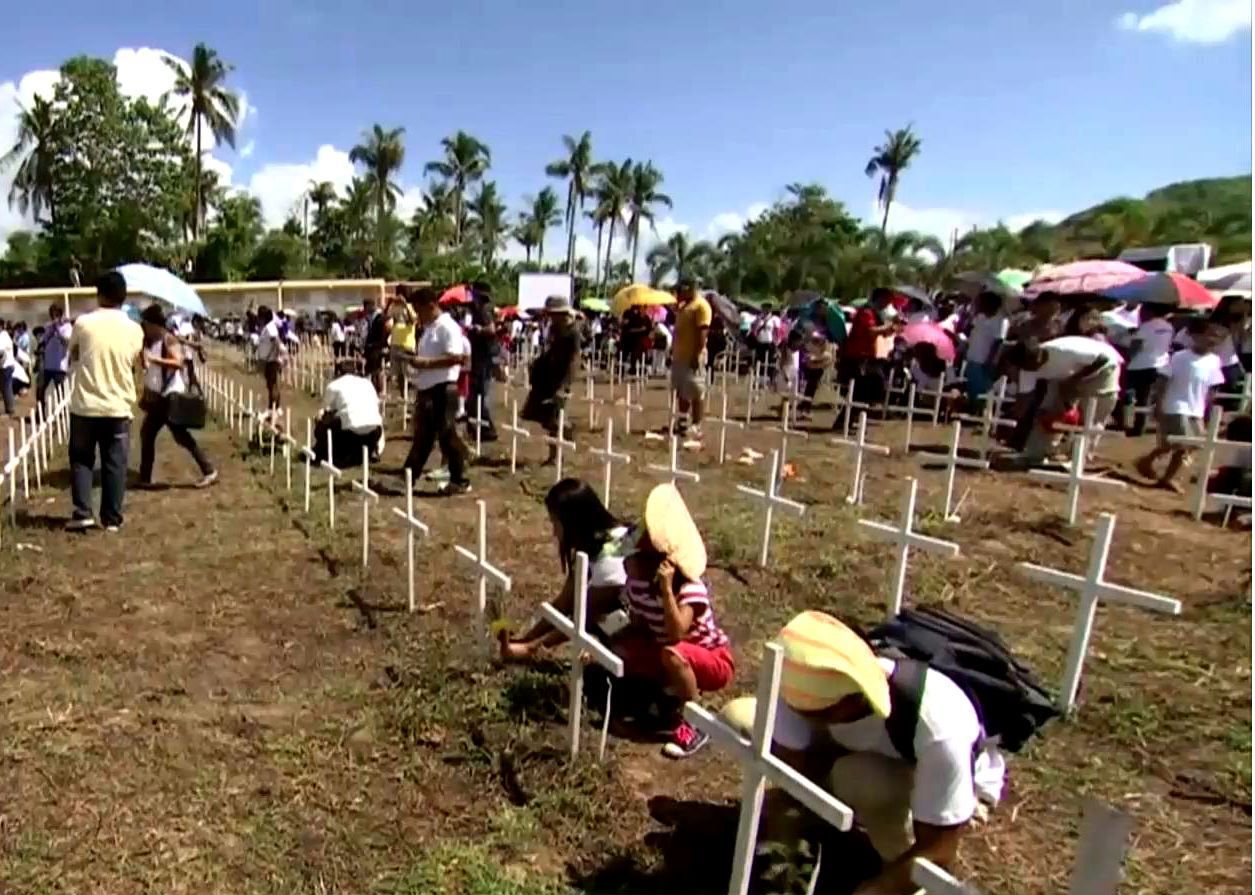 На Филиппинах вспоминают жертв тайфуна "Хайян"