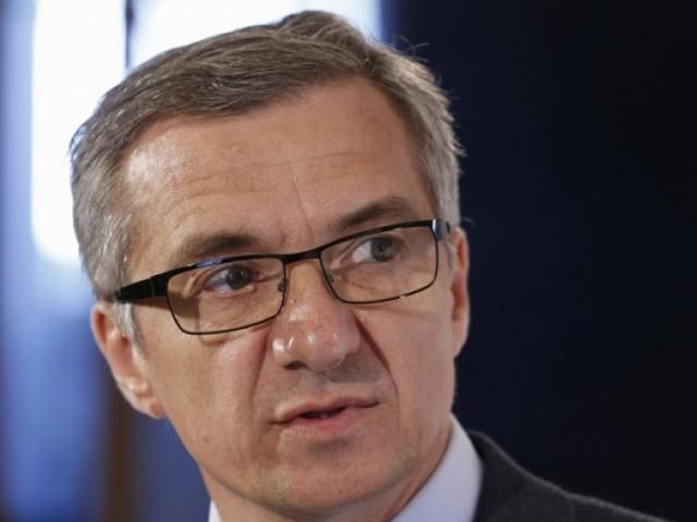 Шлапак говорит, что гривня дешевеет из-за паники украинцев Шлапак говорит, что гривня дешевеет из-за паники украинцев