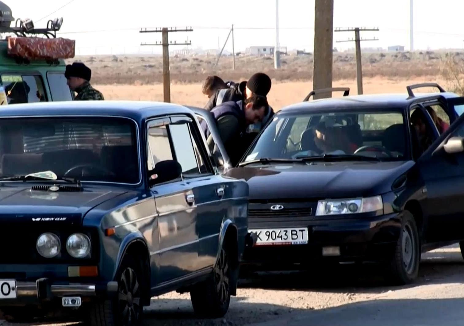 В Криму через автомобільні черги люди влаштовують бійки