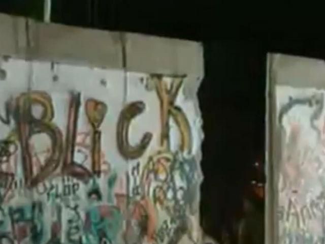 Немцы отмечают годовщину падения Берлинской стены