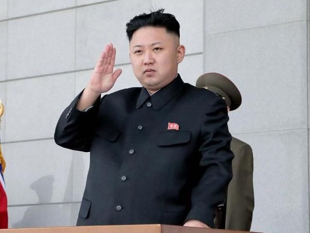 Северная Корея выпустила из тюрьмы двоих американцев Северная Корея выпустила из тюрьмы двоих американцев