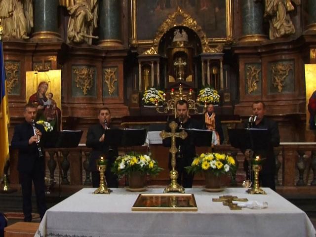 Во Львове совместно молились семьи погибших военных (Видео)