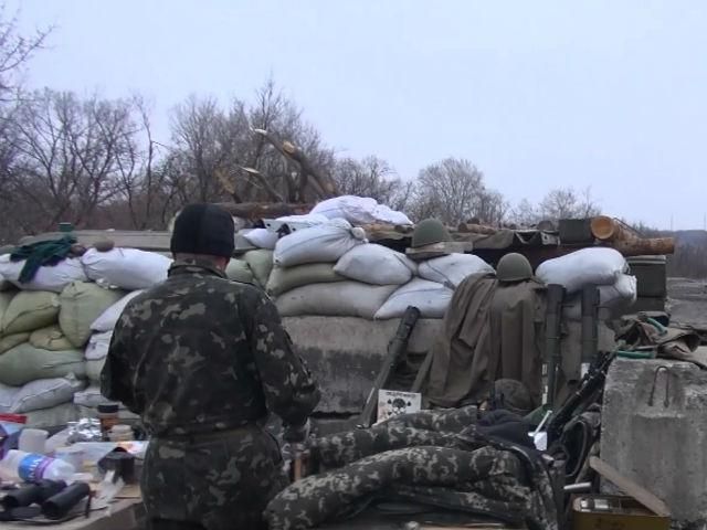 Військові у Щасті готуються до атаки терористів (Відео)