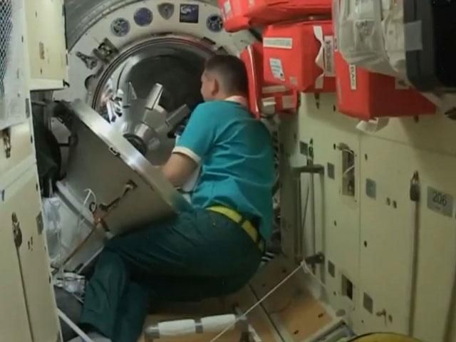 Космонавти з МКС повернулися на Землю
