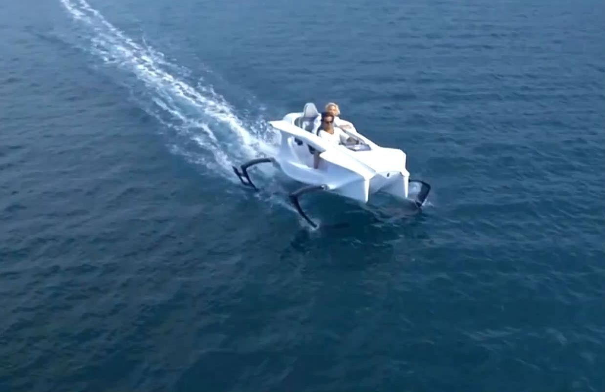 Quadrofoil представила футуристичный гидроцикл Quadrofoil представила футуристичный гидроцикл