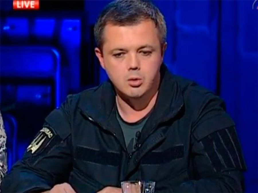 Семенченко говорит, что его батальон шантажируют Семенченко говорит, что его батальон шантажируют