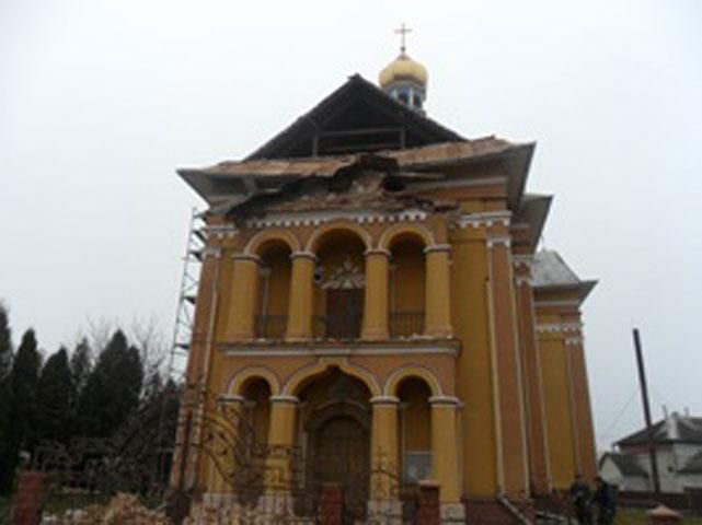 На Прикарпатье рухнула старинная церковь (Фото) На Прикарпатье рухнула старинная церковь (Фото)