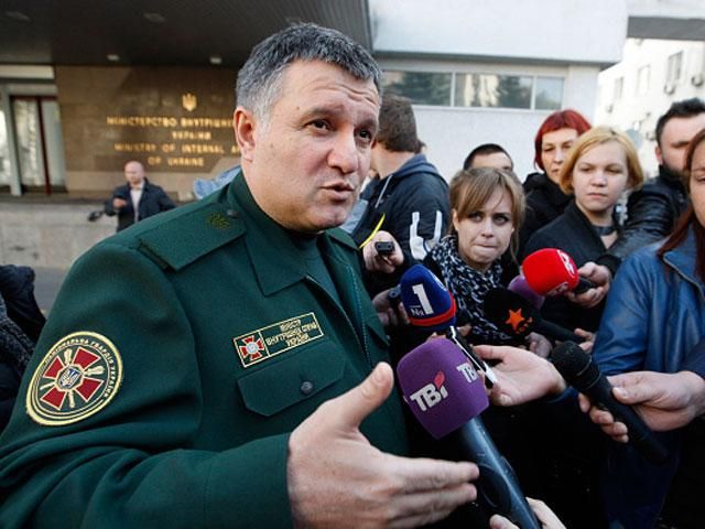 Реформа МВС: міліція носитиме нагрудні жетони, у Хмельницькому не буде ДАІ Реформа МВС: міліція носитиме нагрудні жетони, у Хмельницькому не буде ДАІ