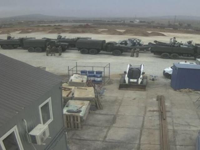 На Керченской переправе зафиксировано передвижение военной техники (Фото)
На Керченской переправе зафиксировано передвижение военной техники (Фото)