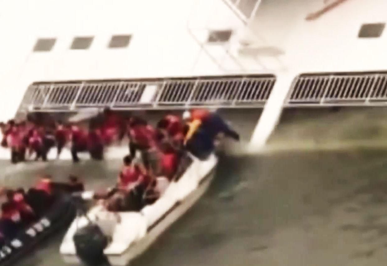 Капітана затонулого порому "Севол" засудили до 36 років в'язниці Капітана затонулого порому "Севол" засудили до 36 років в'язниці