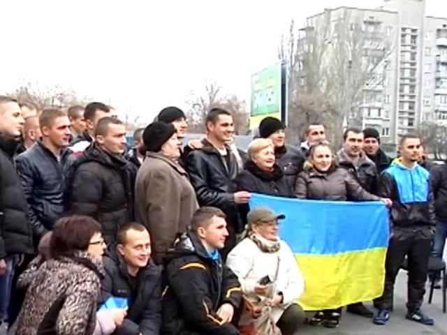 Бойцов, которых обвиняют в дезертирстве, отпустили домой Бойцов, которых обвиняют в дезертирстве, отпустили домой