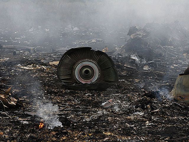 Эбботт посоветовал Путину начать выплачивать компенсации родственникам жертв Boeing 777 Эбботт посоветовал Путину начать выплачивать компенсации родственникам жертв Boeing 777