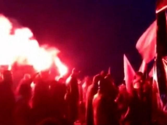 В Варшаве националисты столкновениями с полицией отметили День независимости (Видео) В Варшаве националисты столкновениями с полицией отметили День независимости (Видео)