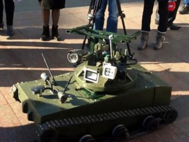Найактуальніші фото 11 листопада: танк-розвідник для АТО, сутички в Польщі