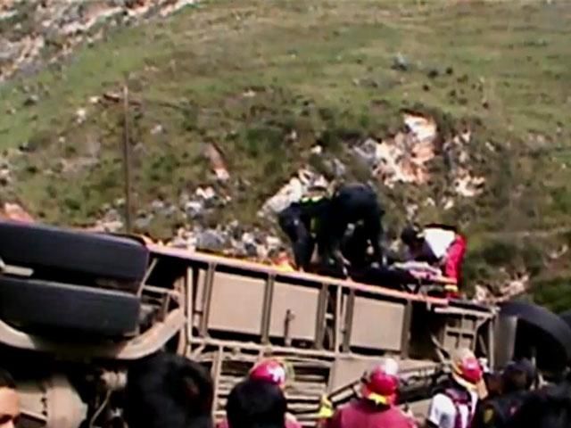 У Перу перекинувся пасажирський автобус, багато загиблих (Відео)