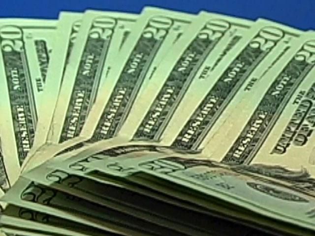 В жовтні українці купили на 340 млн доларів більше, ніж продали В жовтні українці купили на 340 млн доларів більше, ніж продали