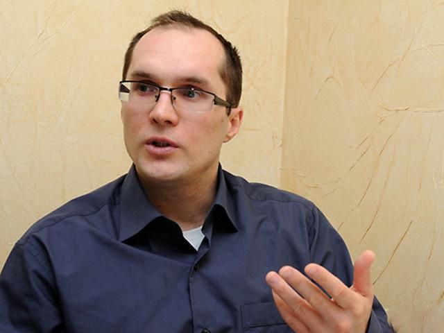 Щоб застосувати артилерію, військові змушені чекати ледь не дозволу з Києва, — Бутусов Щоб застосувати артилерію, військові змушені чекати ледь не дозволу з Києва, — Бутусов