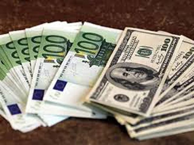 Гривня на міжбанку посилилася до 15,90 за долар і 19,81 за євро