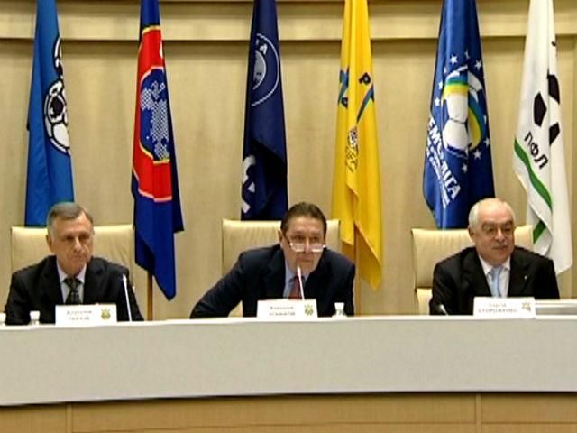 Спортивний огляд: "Дніпро" хоче повернути "золотий матч", Рой Кін побив уболівальника