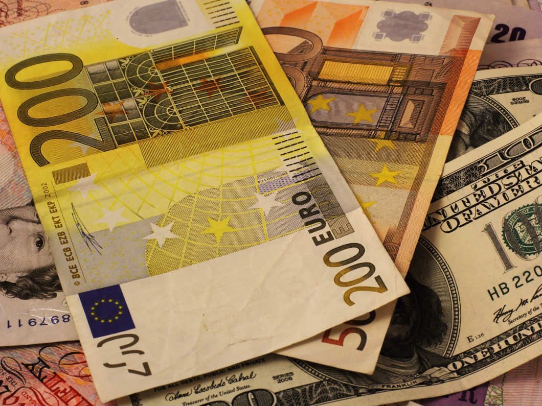 Доллар и евро подешевели — официальные курсы валют на 14 ноября Доллар и евро подешевели — официальные курсы валют на 14 ноября