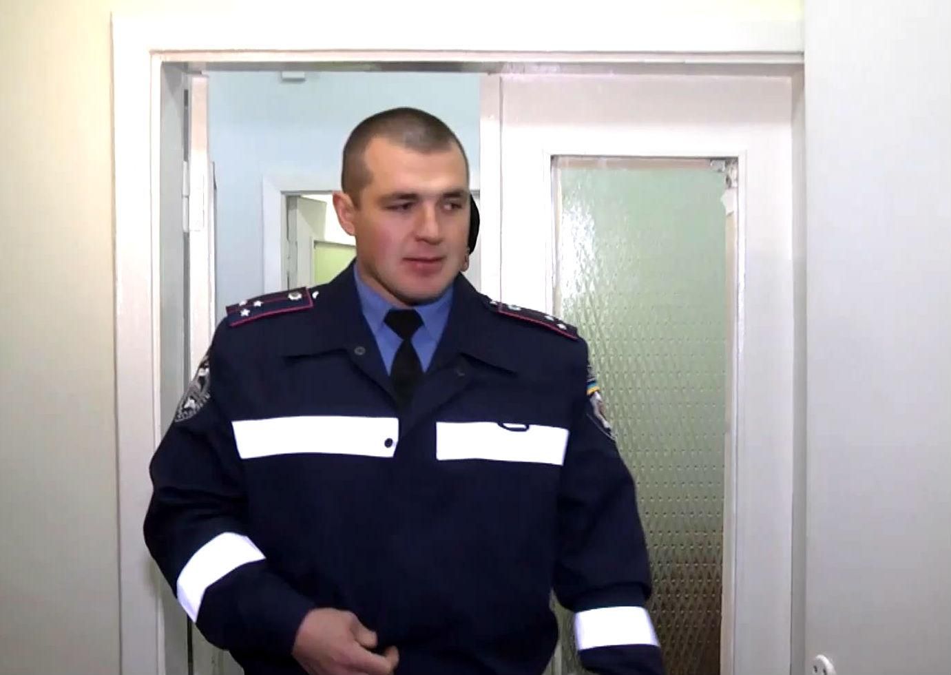 Працівники ДАІ здають кров для дітей, які потрапили у ДТП Працівники ДАІ здають кров для дітей, які потрапили у ДТП